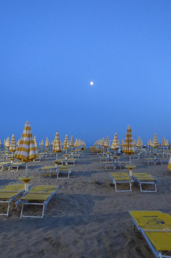 Hotel Strand Frontemare Lido di Jesolo Buitenkant foto