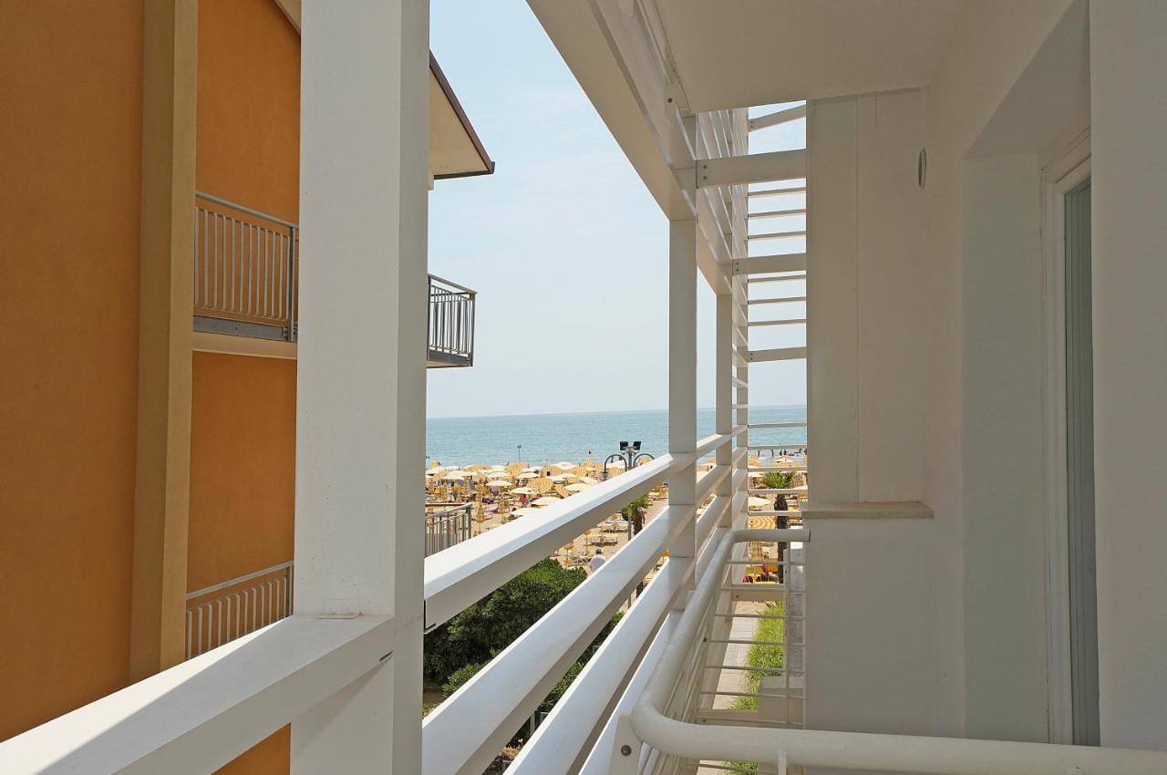 Hotel Strand Frontemare Lido di Jesolo Buitenkant foto